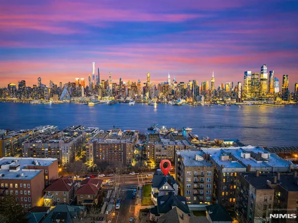 855 859th Blvd, Weehawken, NJ 07086