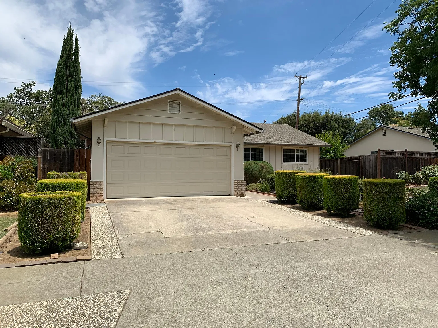 1010 Cranberry Dr photo 1