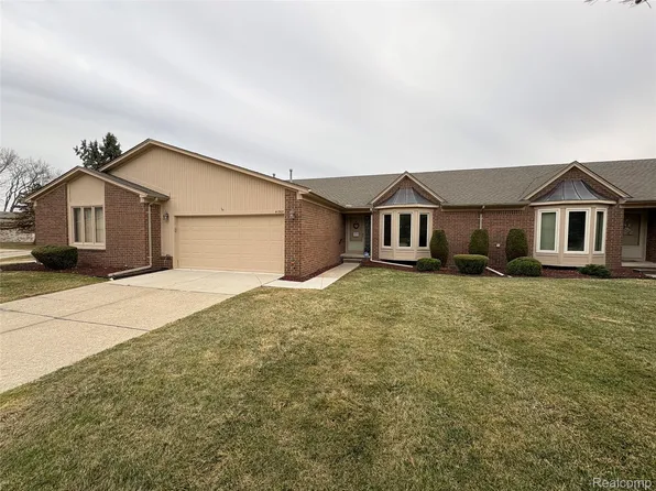 41365 Fortuna Dr E, Clinton Township, MI 48038