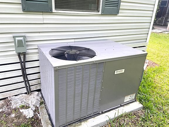 3rd image of 1129 Wisteria Dr