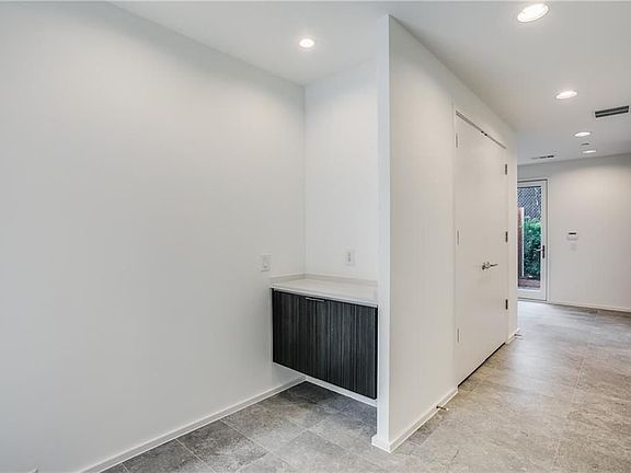 4th image of 2706 Throckmorton St