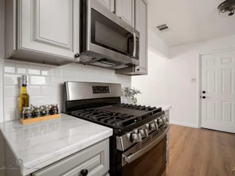 1400 Carson Ave — Photo 7