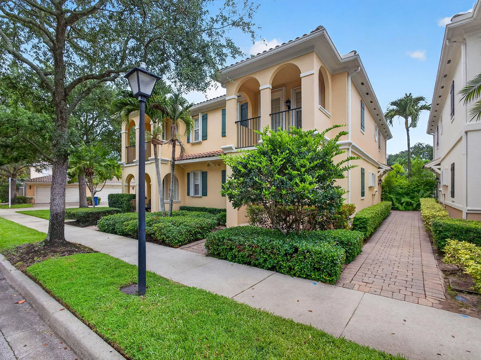 4 bed, 3.0 bath, 1830 sqft, $4,000 — Photo 4