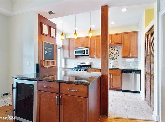 5th image of 1619 W Catalpa Ave #3
