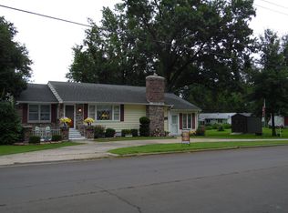 201 E Lockling St, Brookfield, MO 64628