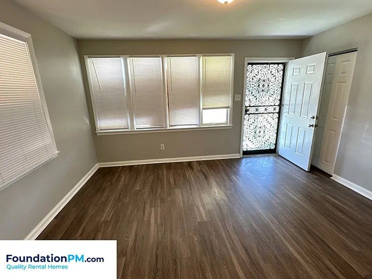 672 Carpenter St — Photo 6