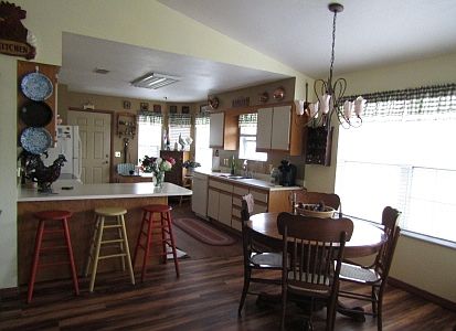 4th image of 555 SE Rosewood Cir