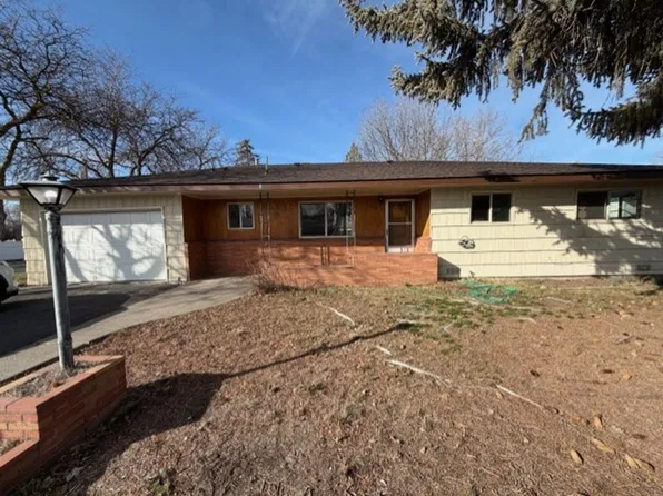 1032 Applewood St, Klamath Falls, OR 97603