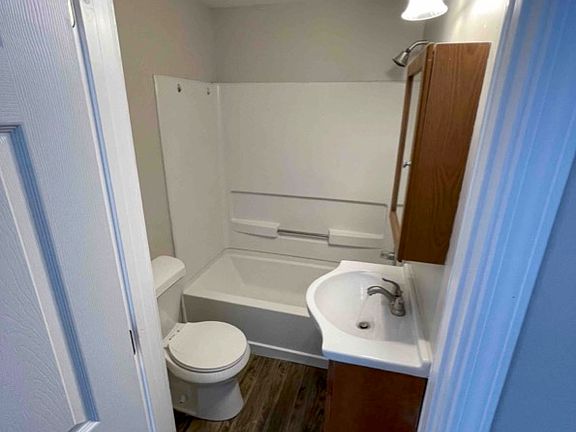 5th image of 576 High St NE #1