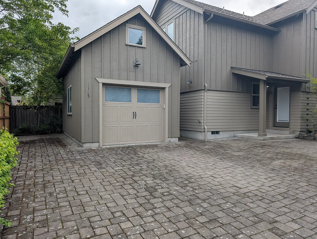 Building Photo - 1135 W 28th Ave