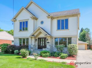 141 W Helen Rd, Palatine, IL 60067