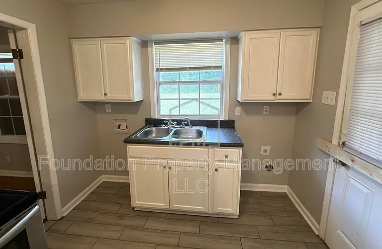 3710 Elm Park Rd — Photo 4