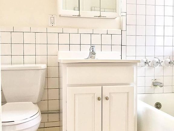 4th image of 6151 N Winthrop Ave #1B