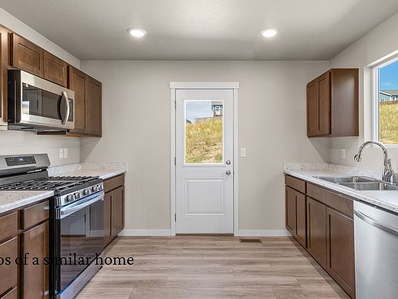 5th image of 310 N Valley Dr