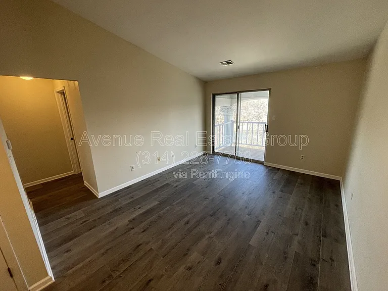 1231 Creve Coeur Crossing Ln #I — Photo 3