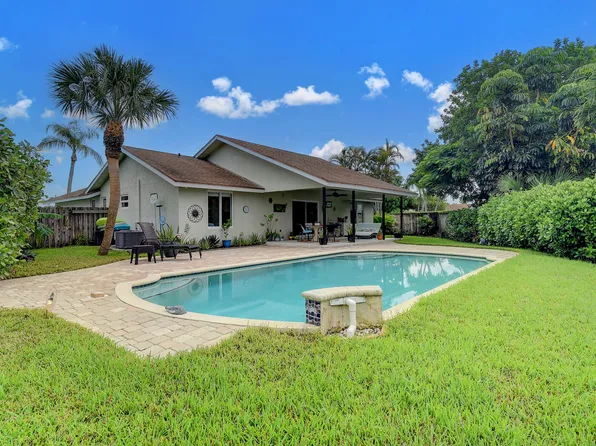 23 Las Flores, Boynton Beach, FL 33426