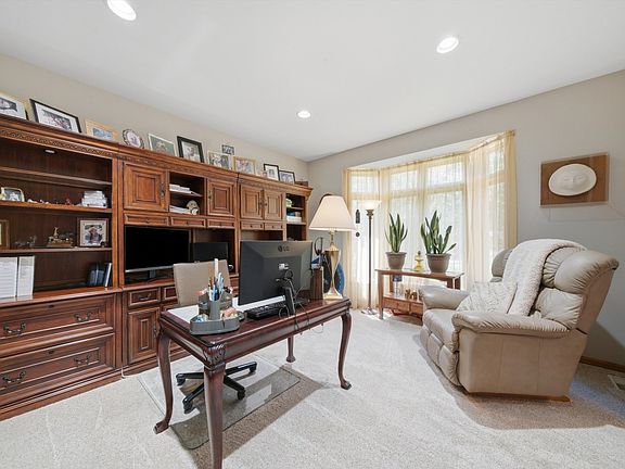 4th image of 26165 N Greenbriar Ct