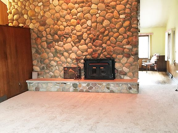 Stone Wall Fireplace 