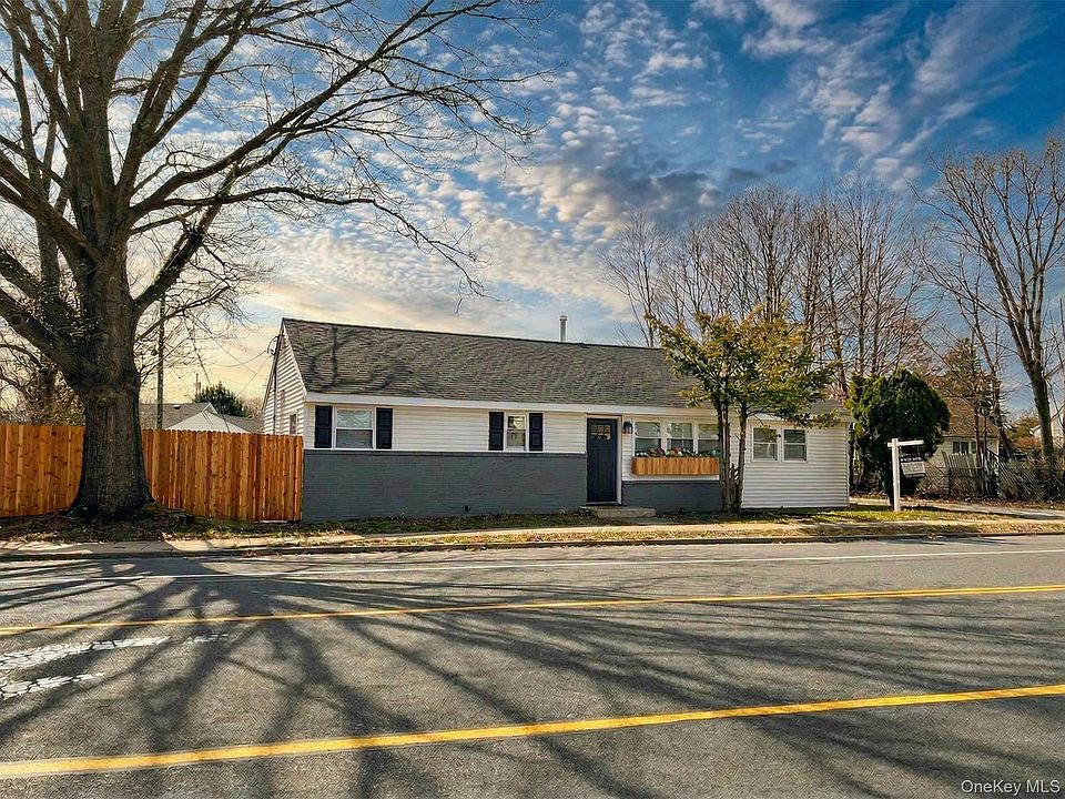 1st image of 3323 Great Neck Road