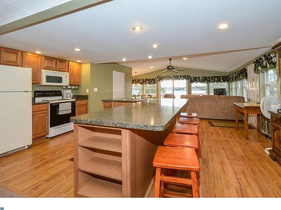 5th image of 7702 Lake Shore Dr