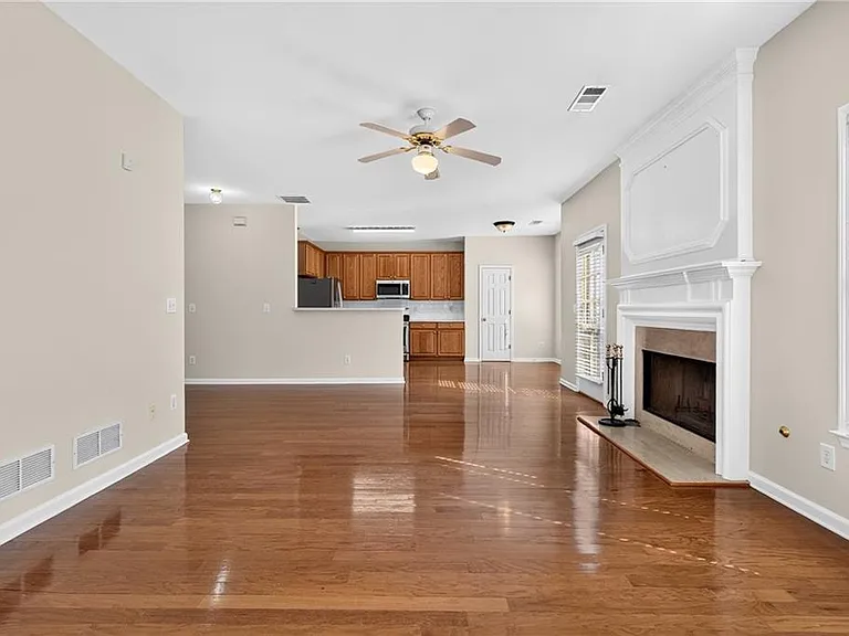 2311 Ravinia Ct NE — Photo 10