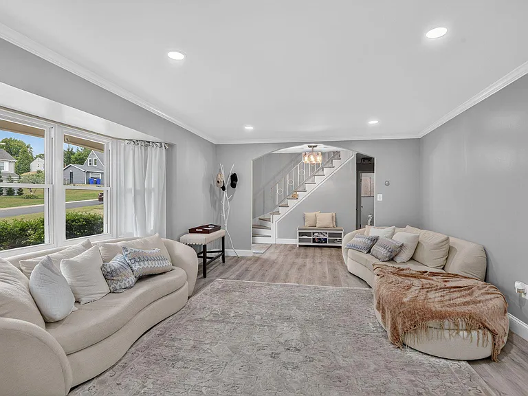 12420 Seabury Ln — Photo 4