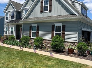 2135 Meadow Ridge Dr, Lancaster, PA 17601