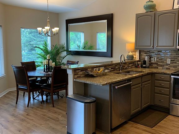Dining Area & Kitchen