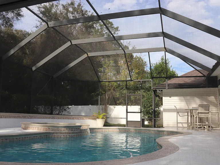 Beautiful Freeform Pool and Spa with Screen Enclosure!