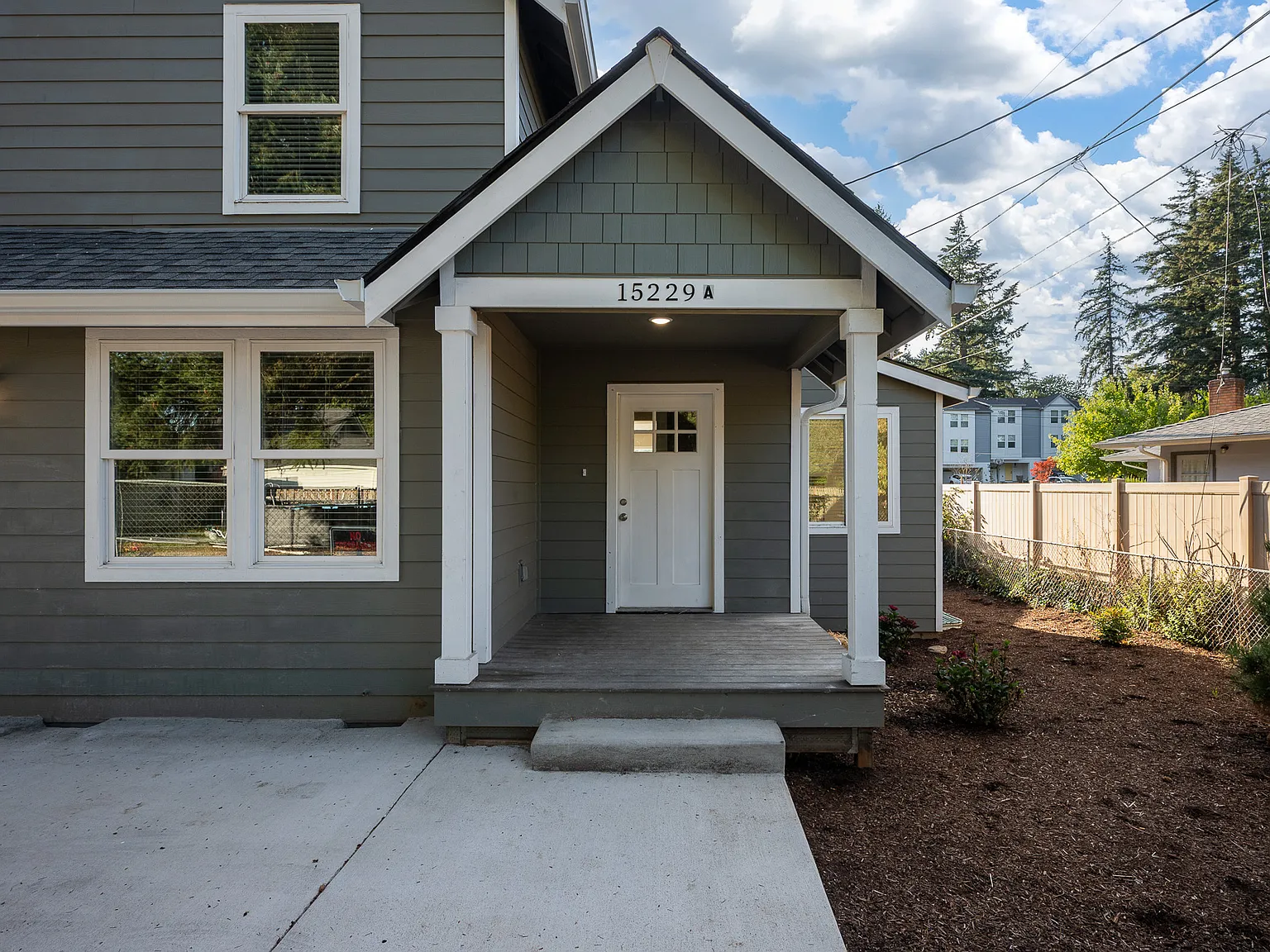 15229 E Burnside St — Photo 2
