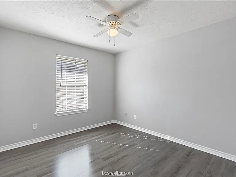 510 Freeman Ave — Photo 14