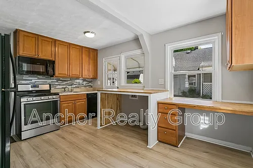 7730 Ruthven Rd Photo 1