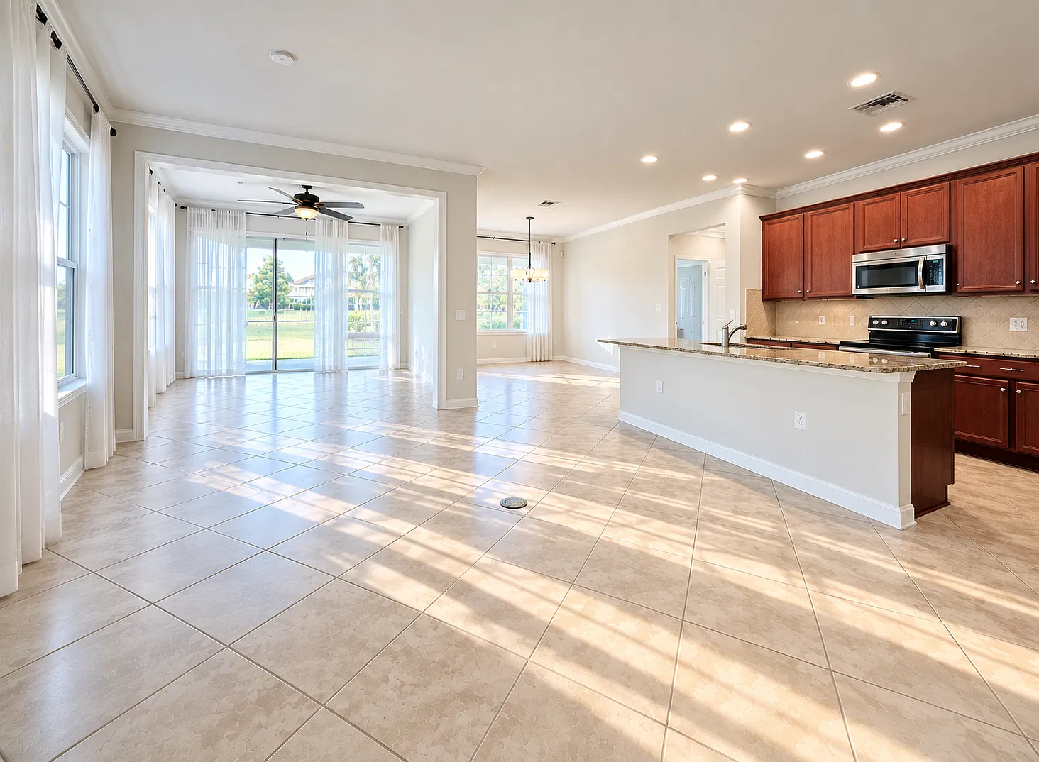3 bed, 2169 sqft, $3,695 — Photo 2
