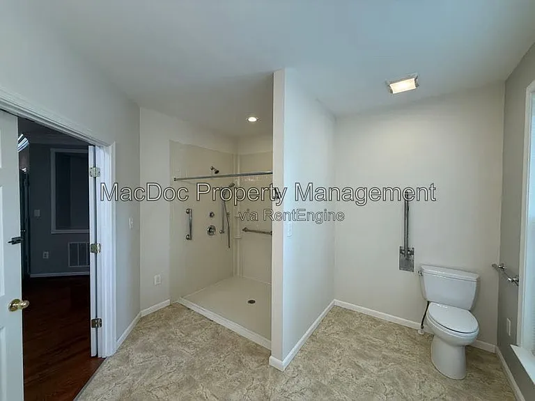 1404 Graham Dr — Photo 12