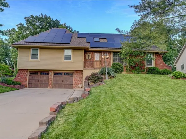 455 N Winnebago Dr, Lake Winnebago, MO 64034
