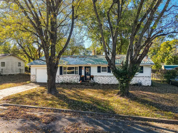 650 W Plumb Street, Aurora, MO 65605
