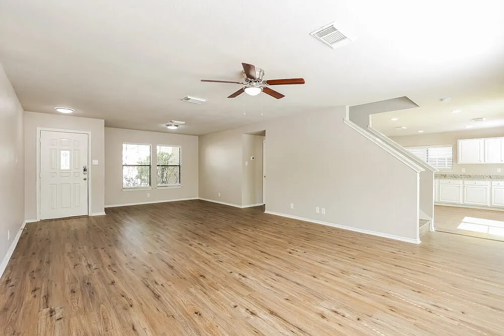 3 bed, 3.0 bath, 2138 sqft, $2,130 — Photo 4