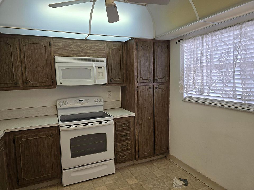 1st image of 3590 Via Poinciana #509