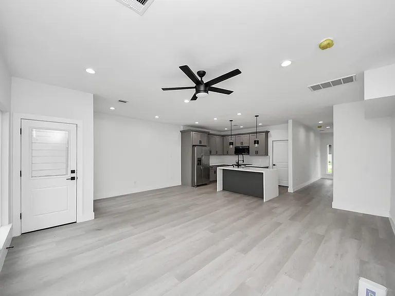 8218 Lawler St — Photo 18