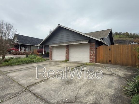 3rd image of 2240 NW Cabrillo Ct