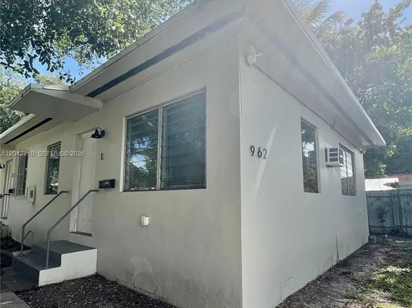 962 NW 6th St #1, Miami, FL 33136