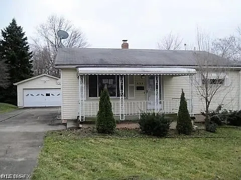 537 Hyatt Ave photo 1