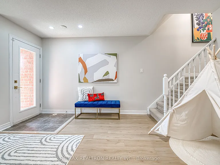 2554 Bur Oak Ave — Photo 6