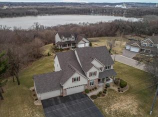 4417 Overlook Dr, Bloomington, MN 55437