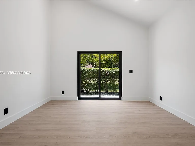 1543 SW 1st Ave — Photo 56