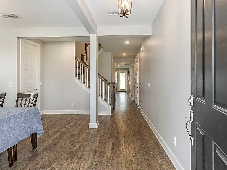 106 Durham Ln — Photo 4