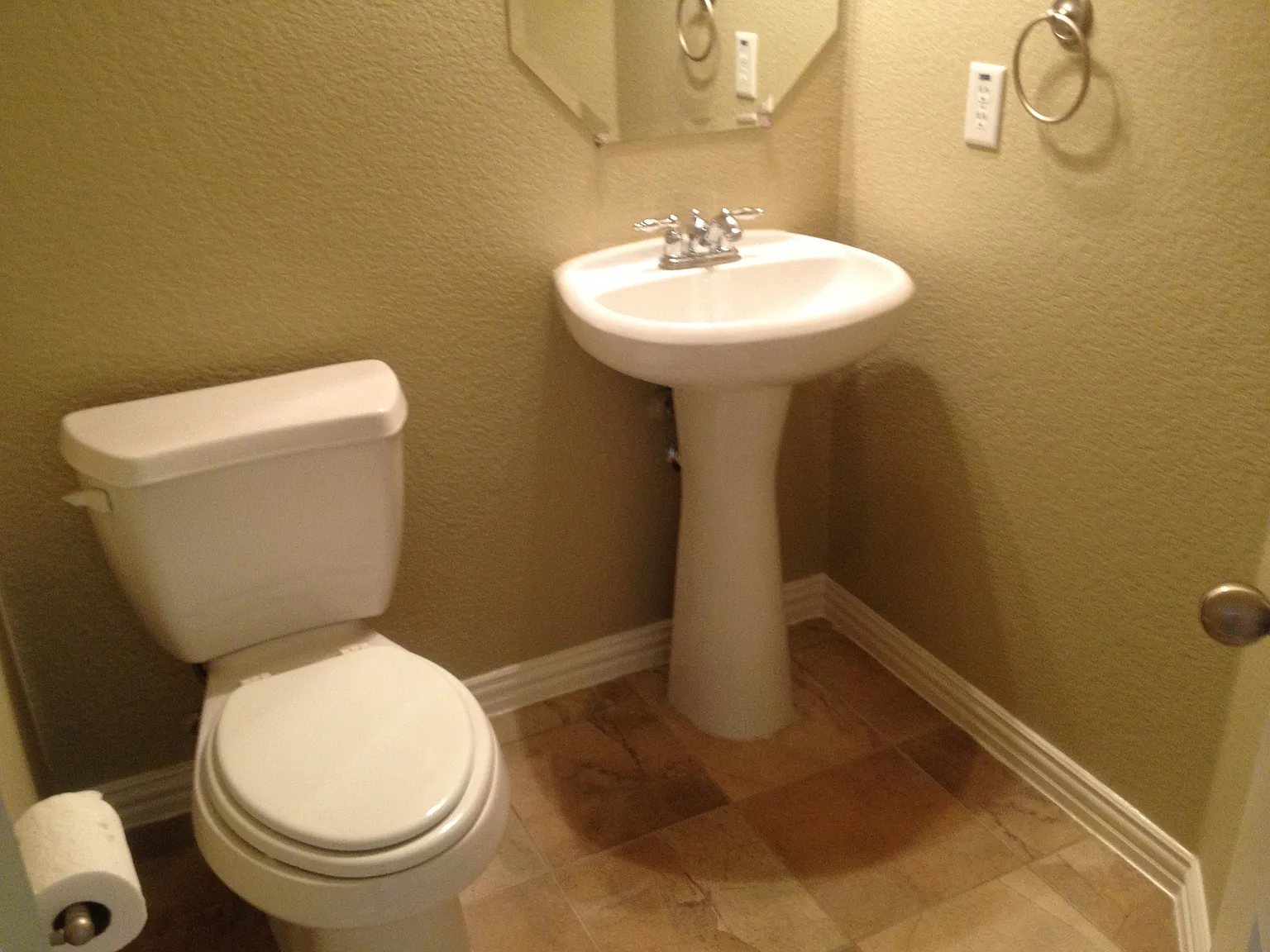 3 bed, 2.5 bath, 1916 sqft, $2,800 — Photo 3
