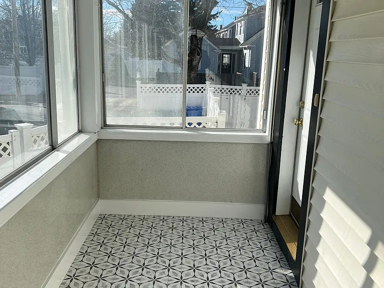 Lake St — Photo 16