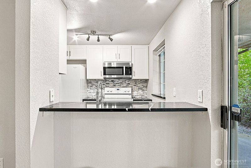 4th image of 15433 Country Club Drive #E103
