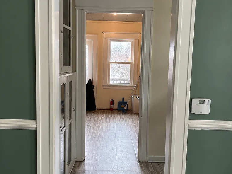 327 Laburnam Cres — Photo 13